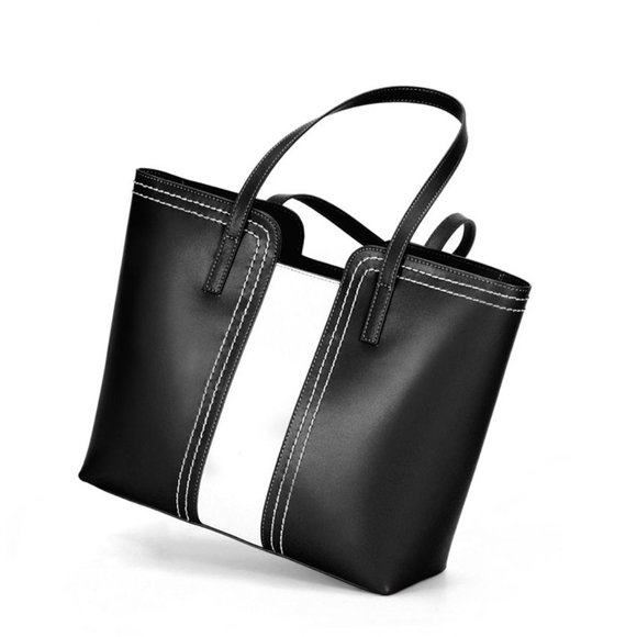 One-shoulder portable handbag with a niche design